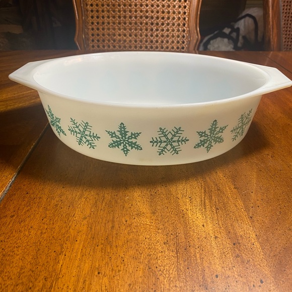 Pyrex 045 Snowflake2.5 Qt Bakeware
